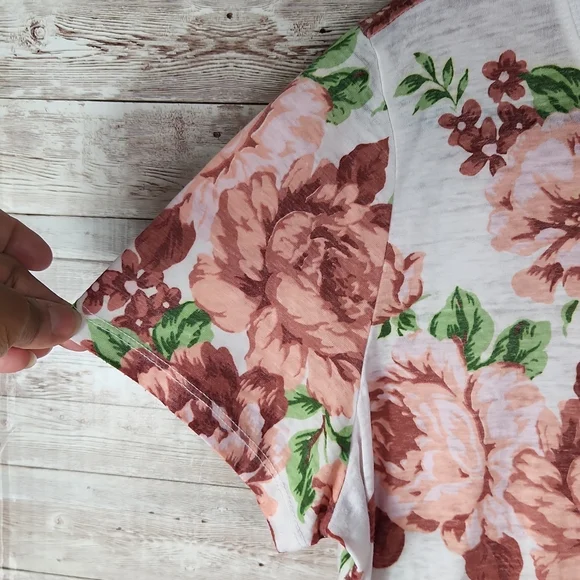 Torrid, Vintage burnout Floral White, peach and rust Tee, sz 1 - Picture 4 of 5